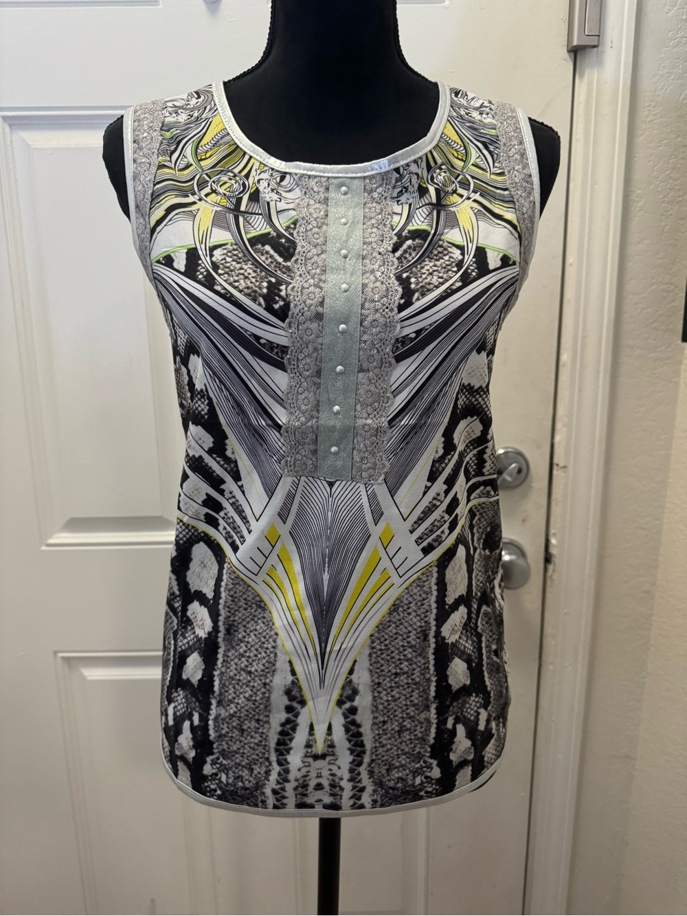 Sleeveless Geometric-Print Tank Top in Black, White & Yellow